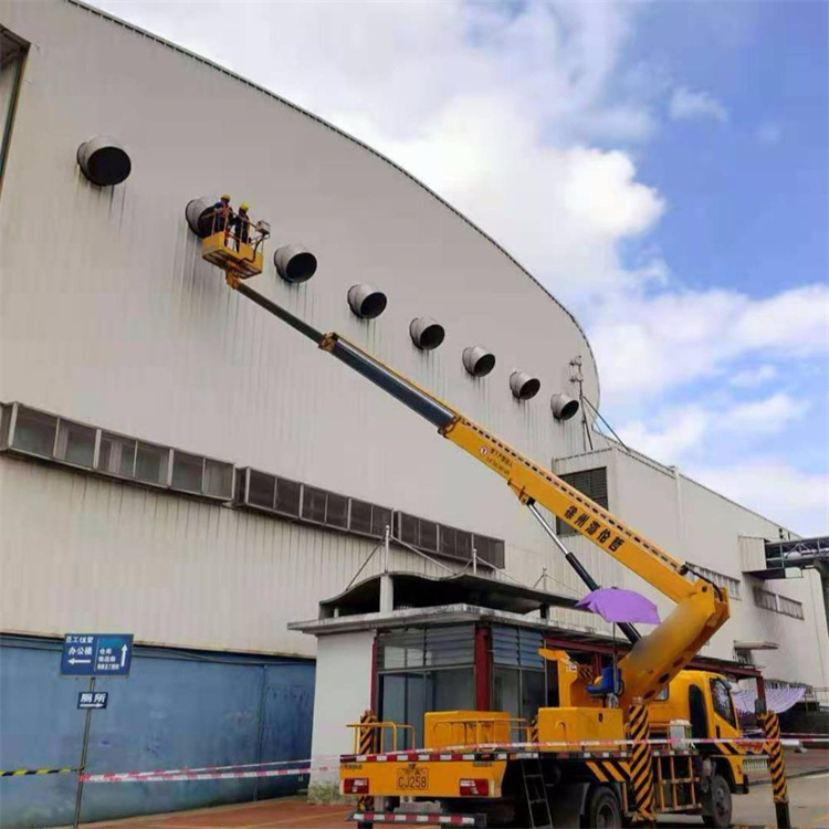 广宗县高空作业车出租服务：专业广告牌安装解决方案