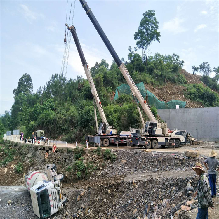 广宗县汽车掉沟里叫吊车救援要多少钱